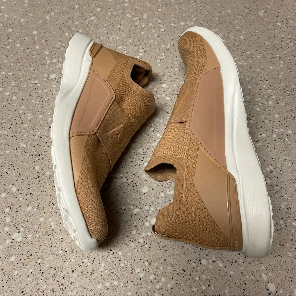 New In Box APL Athletic Propulsion Labs Men’s TechLoom Bliss Size 7 Tan/Ivory